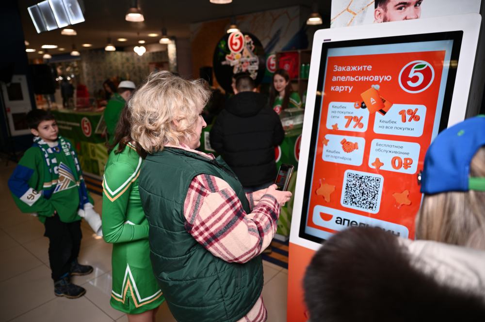 БРЕНДИРОВАННАЯ ЗОНА ПЯТЁРОЧКА - САЛАВАТ ЮЛАЕВ. 2025. - галерея изображение 2